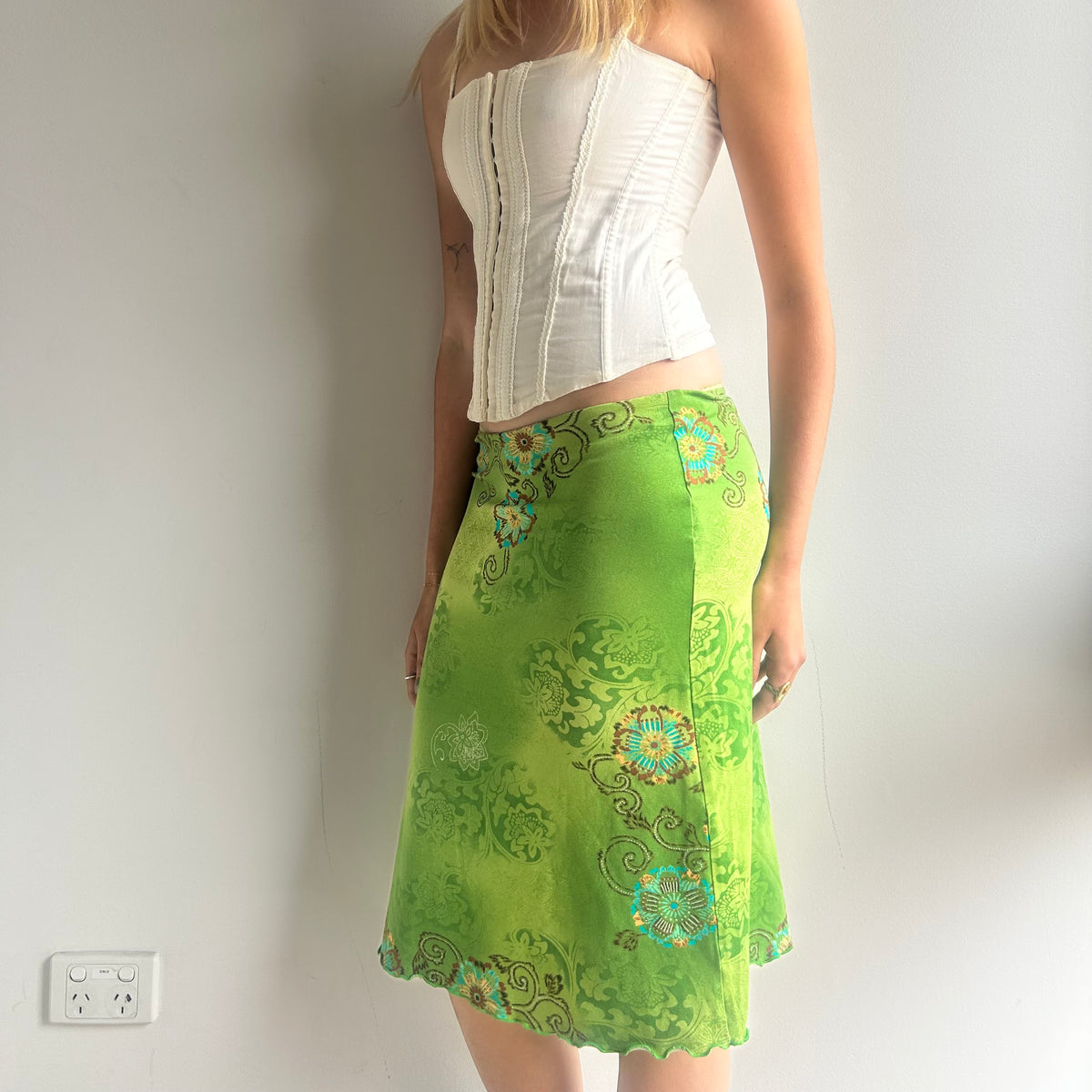 Green midi skirt M